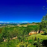 Cascina Cortine Bed & Breakfast Guarene