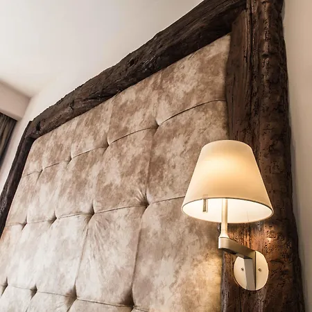 Oda ve Kahvaltı Cascina Cortine 4*