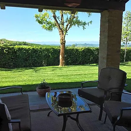 Cascina Cortine Bed & Breakfast Guarene